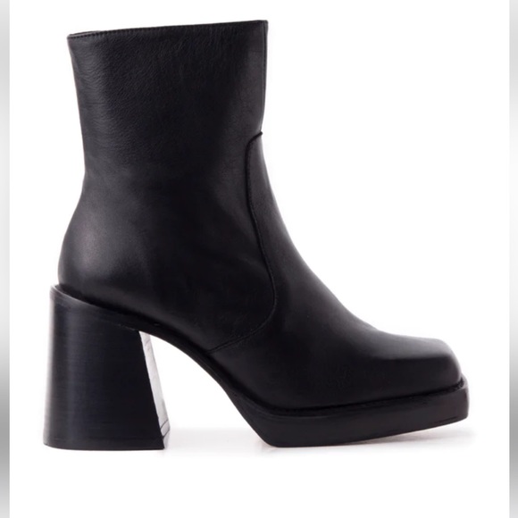 L’intervalle epinal black leather heel ankle boots women’s sz 39 / 9 -never worn - Picture 1 of 8